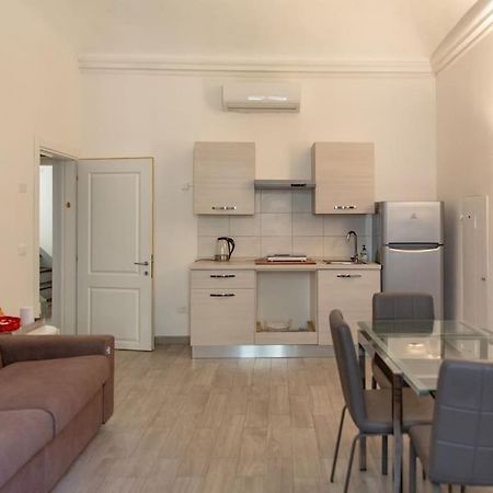 Beautiful Apartment In Quite Area Florens Exteriör bild